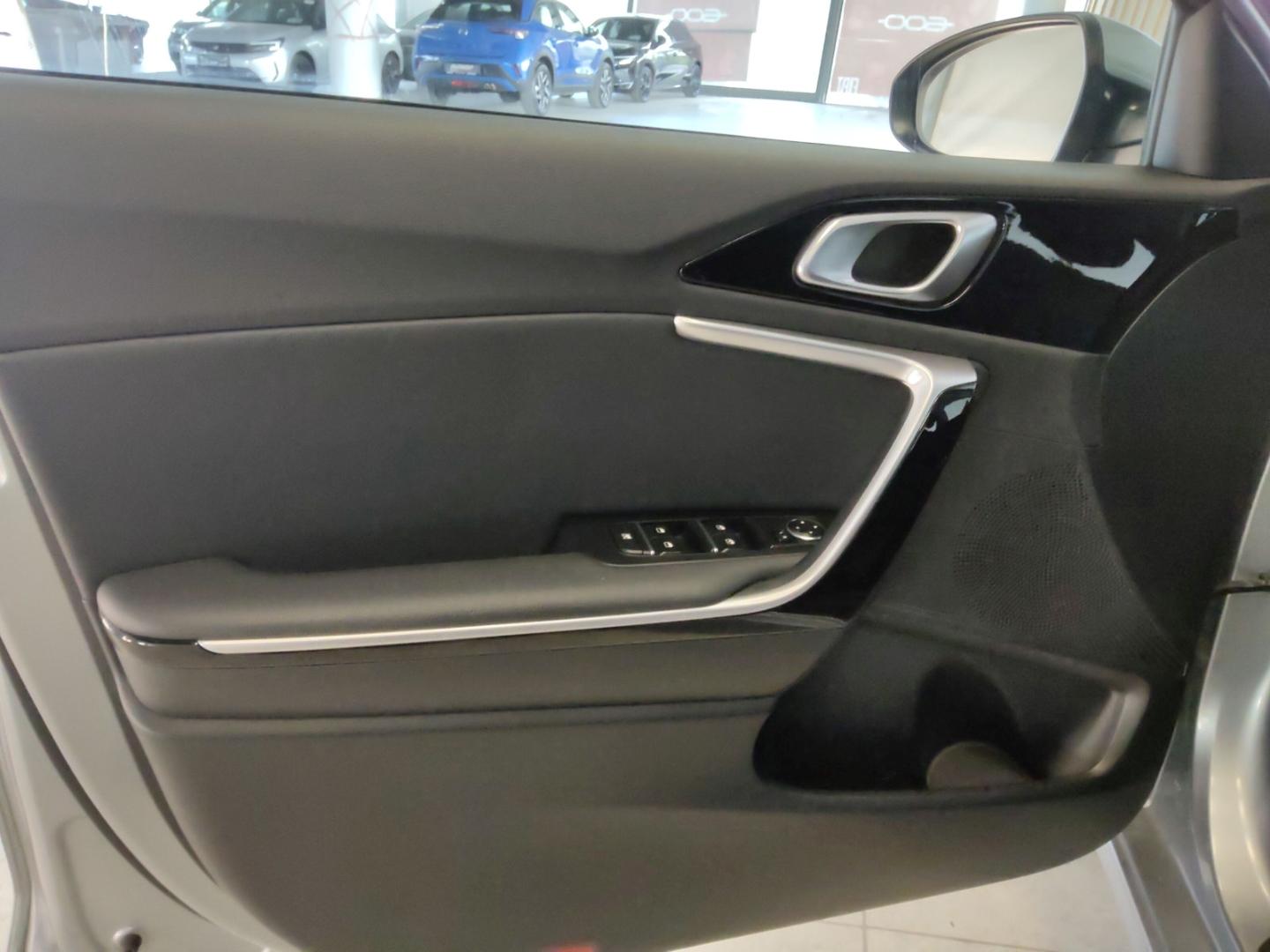 Kia Ceed_sw 1.5 Vision Navi Sitzheizung AHK-abnehmba