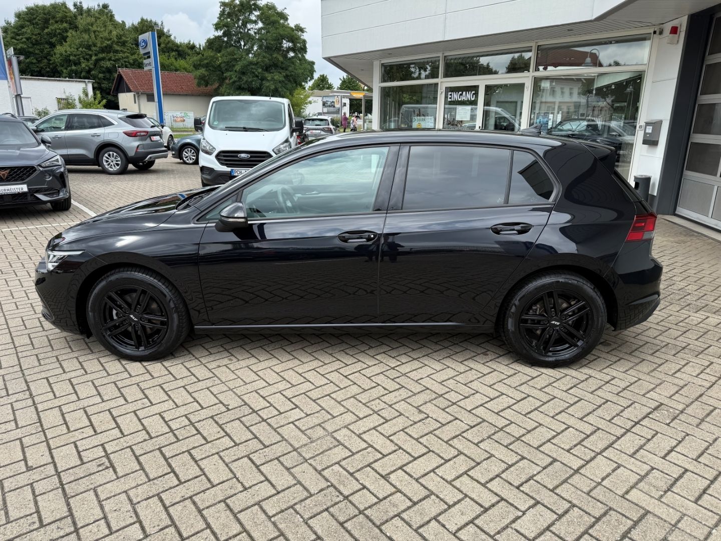 VW Golf VIII Life eTSI 1.5 EU6d-T 8 Limousine - Image 3