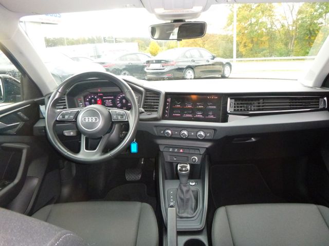 Fahrzeugabbildung Audi A1 Sportback 30 TFSI >AUT/NAVI/Sitzh/Einparkh<