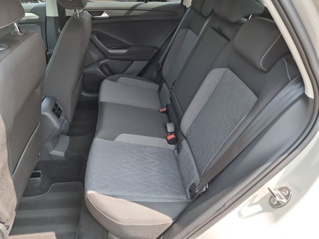 Fahrzeugabbildung Volkswagen T-Roc 1.5 TSI MOVE SHZ FRONT LANE LIGHT ASSIST A