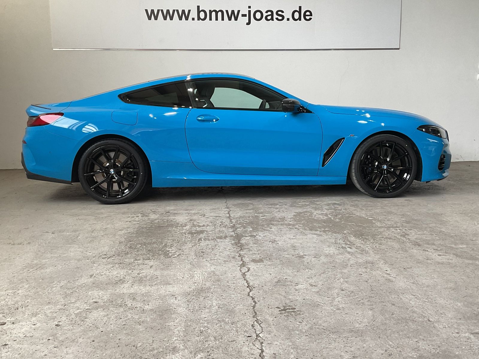 Fahrzeugabbildung BMW M850i xDrive B&W 20" LMR M Carbondach