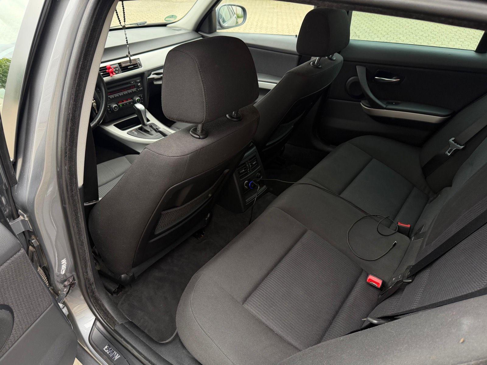 BMW 318 2009 — photo 6