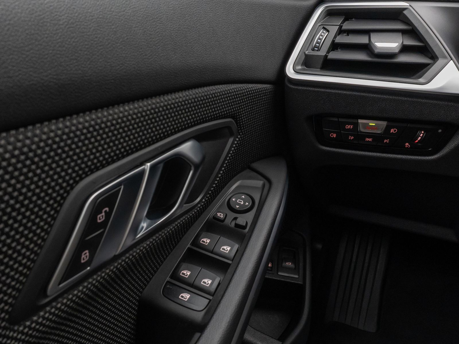 Fahrzeugabbildung BMW 320e DAB CockPitPlus PDC Geschwindigkeitsreg LED