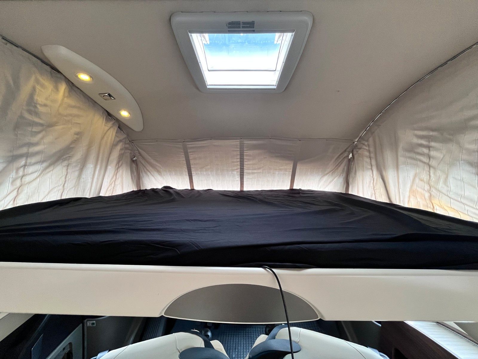Fahrzeugabbildung Bürstner Elegance I 821 - Hubstützen, Solar, TV, Alde