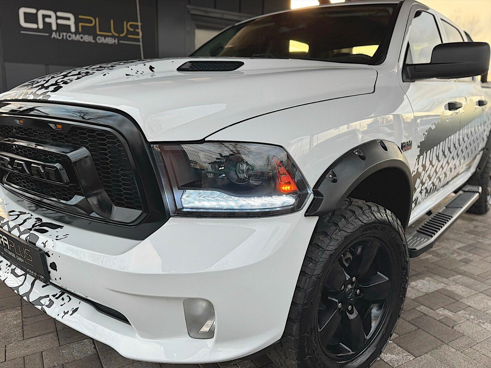 Fahrzeugabbildung Dodge RAM 5.7 V8 HEMI SPORT Offroad CrewCab 4x4 LED