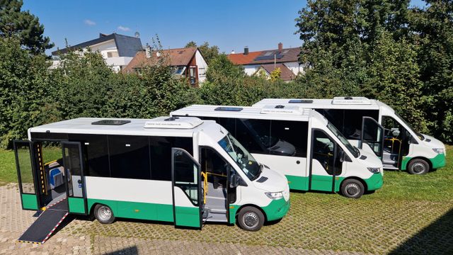 Mercedes-Benz Heckniederflur Sprinter 517 / 4 er Bestuhlung