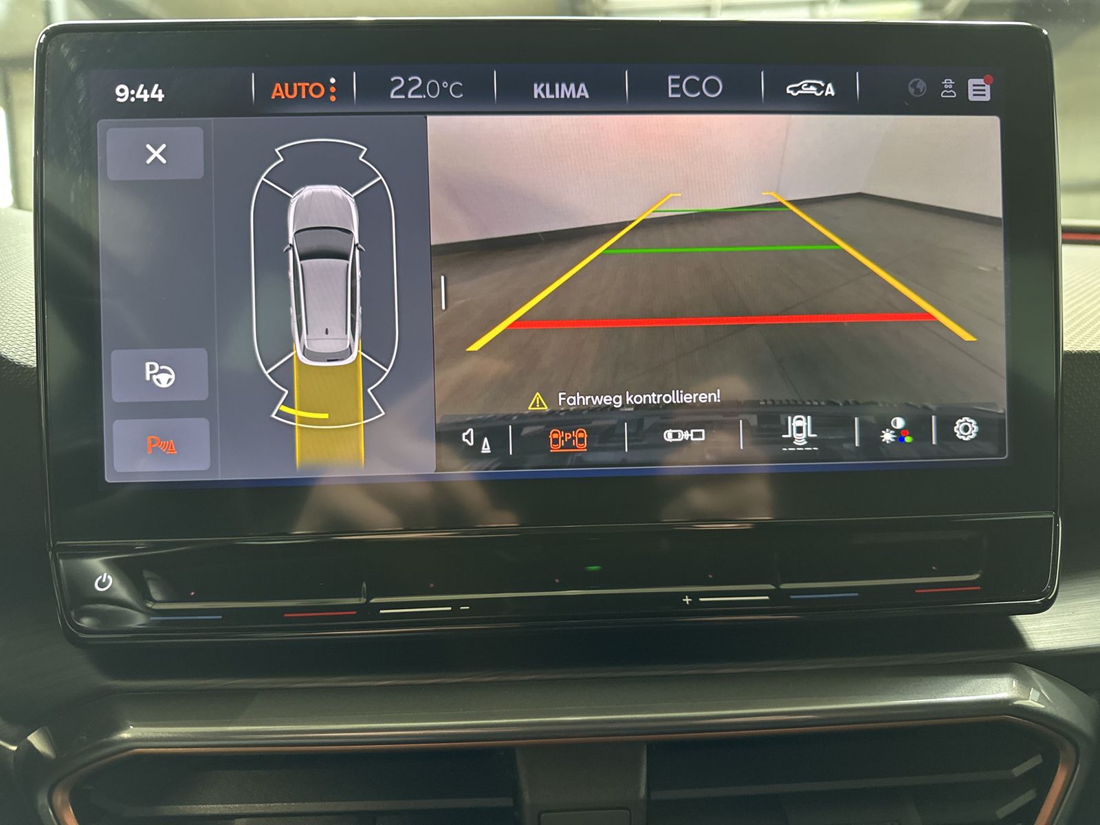 Fahrzeugabbildung CUPRA Leon Sportstourer 1.4 e-Hybrid NAV+LED+VCOCK+AHK
