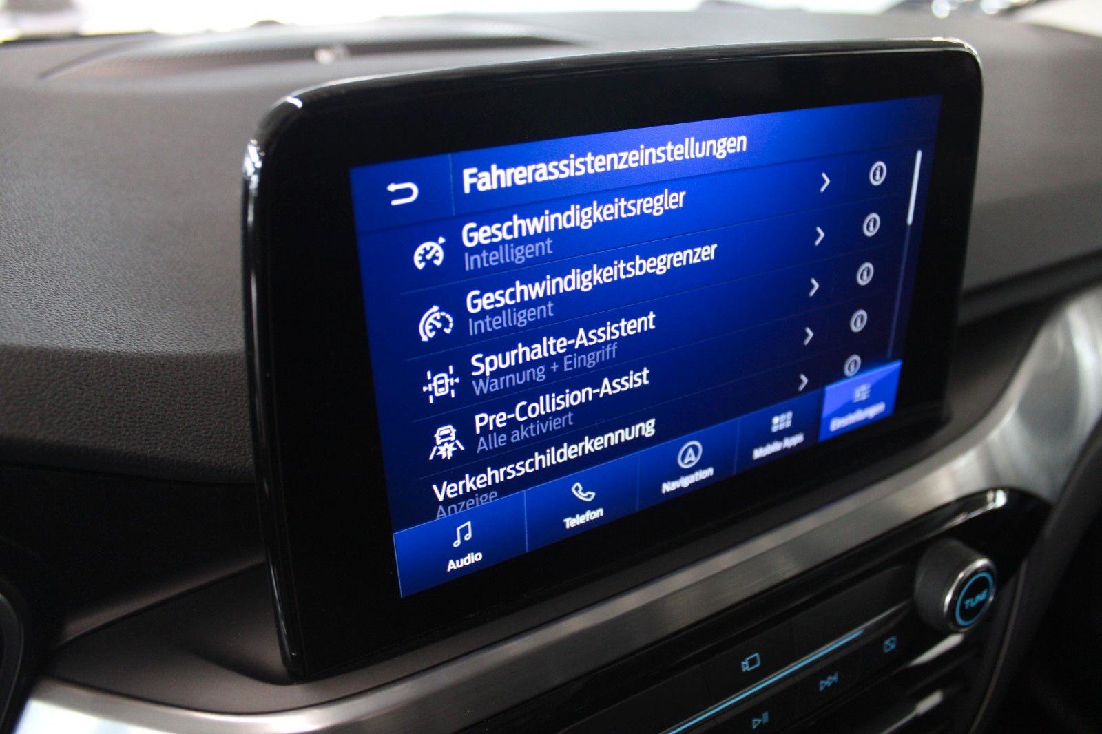 Fahrzeugabbildung Ford Kuga Titanium X LED AHK B&O ACC HUD CAM WinterP.