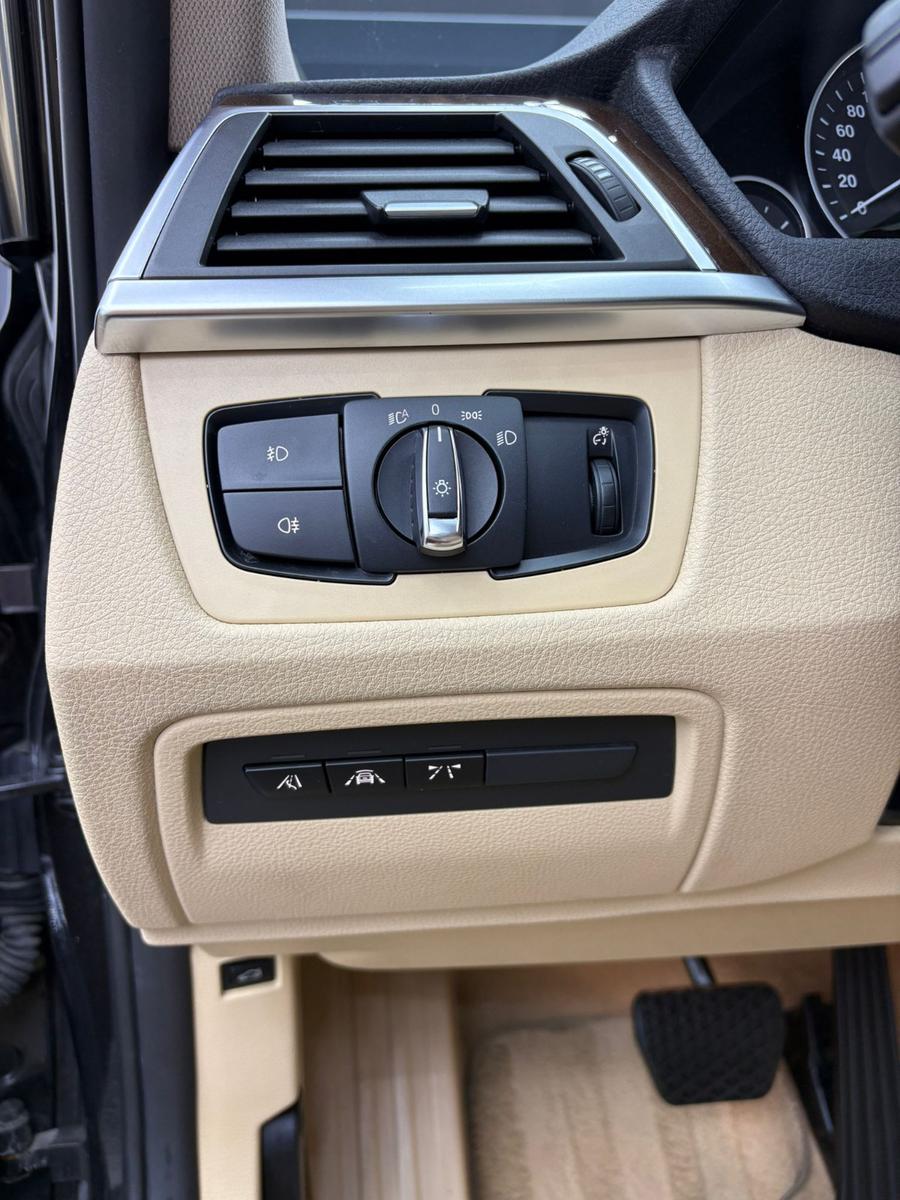 BMW 330 i xDrive Touring Luxury Line – 252 ch – HUD – Cuir – LED adaptatifs – Caméra – Navi Pro