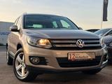 Volkswagen Tiguan Sport & Style *AUTOMATIK*1.HAND*STNDHZNG* - mit Benzin-Antrieb: Standheizung, Geländewagen