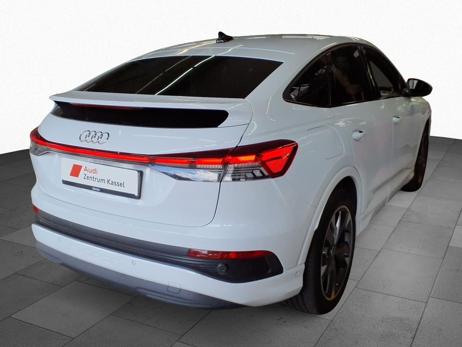 Audi Q4 SB 40 e-tron S line Matrix Kamera Carplay imagem 2