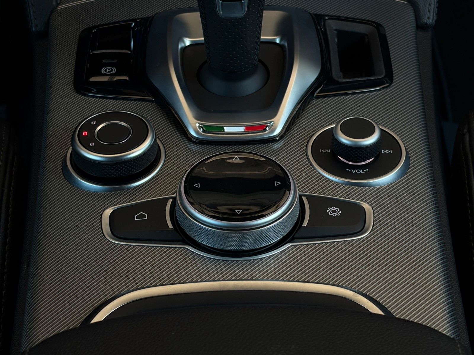 Fahrzeugabbildung Alfa Romeo Stelvio Veloce 2.0 Turbo Q4 Memory Leder CAM ACC