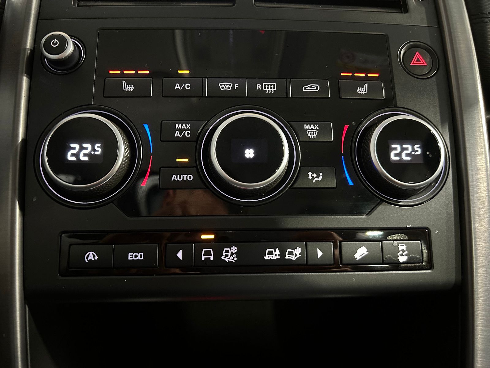 Fahrzeugabbildung Land Rover Discovery Sport SE AWD/KAMERA/NAVI/SHZ/PDC/