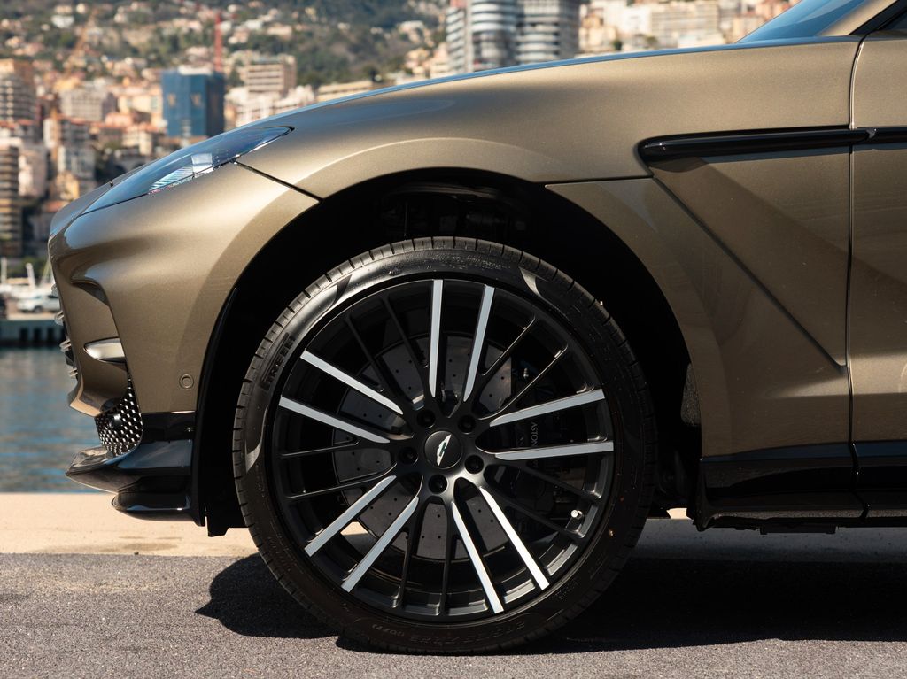 Image of Aston Martin DBX