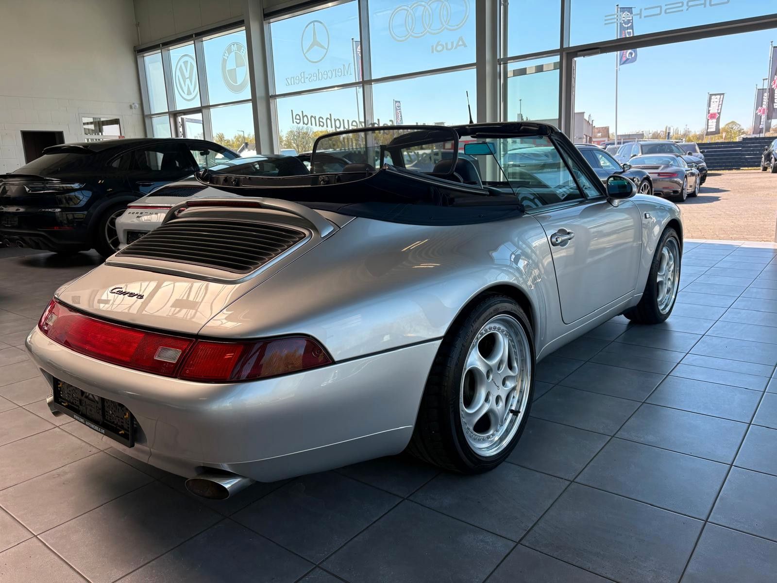 Fahrzeugabbildung Porsche 993 Carrera Cabriolet, deutsches fahrzeug.
