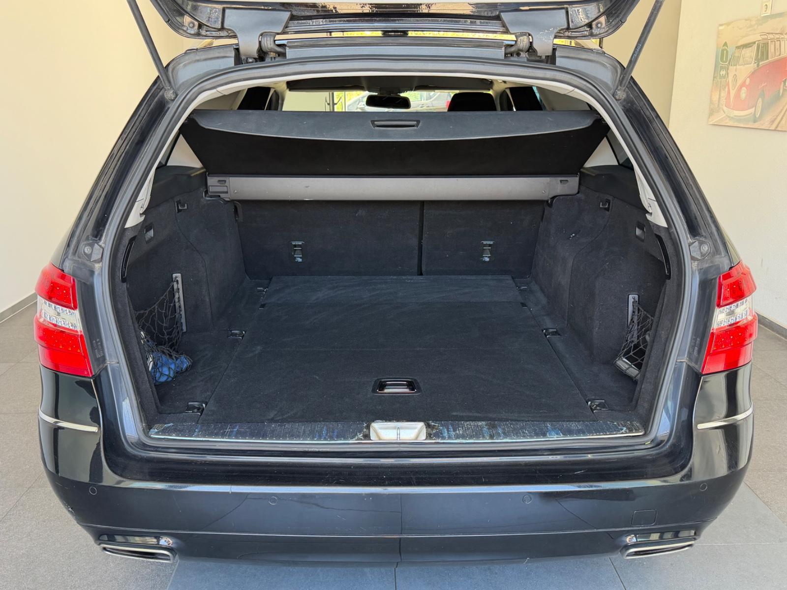 Mercedes-Benz E220dT CDI BlueEfficiency