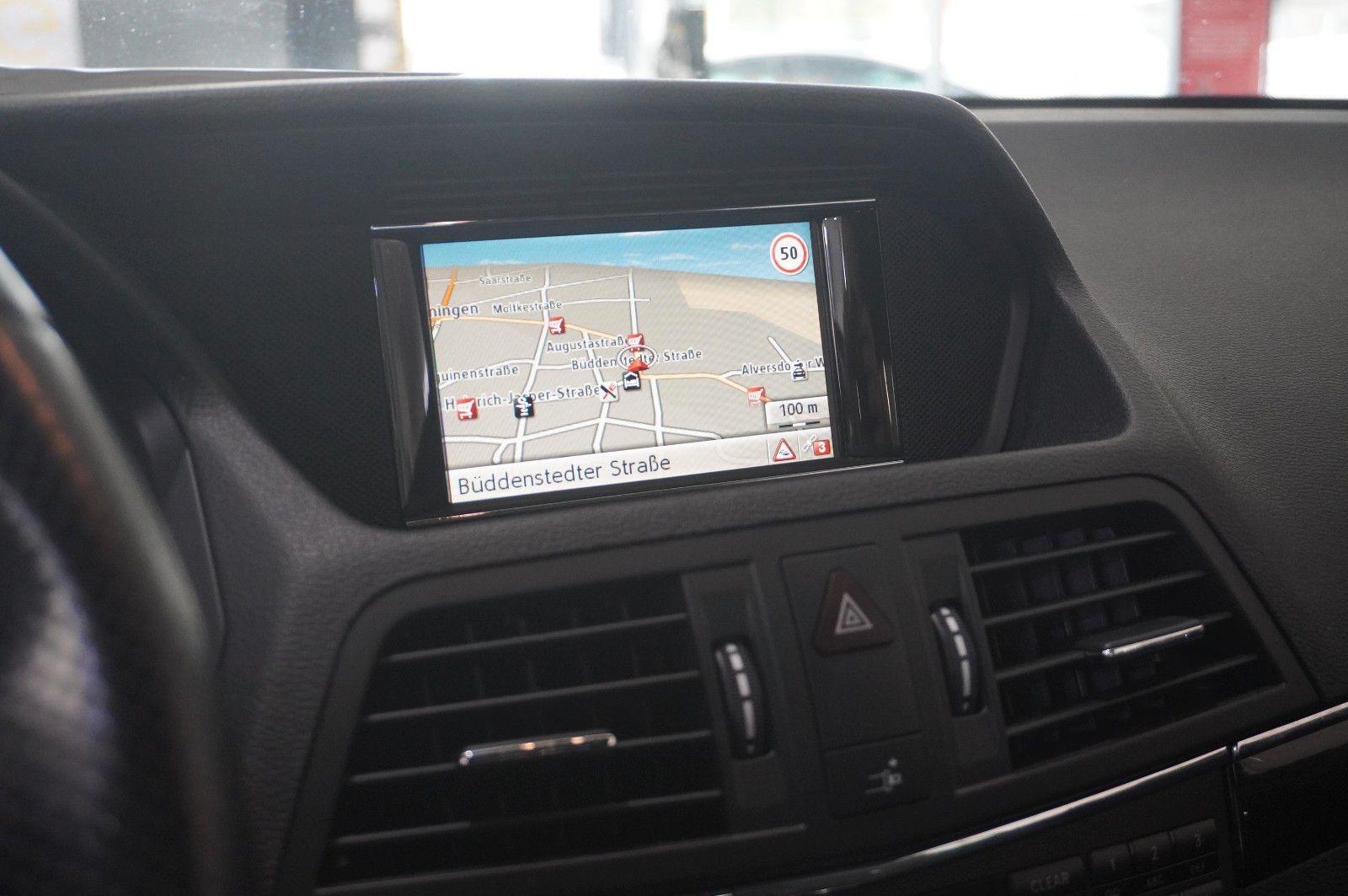 Fahrzeugabbildung Mercedes-Benz E 200 COUPE AVAMTGRADE NAVI/SHZ/SPORT/PDC/TEMP.
