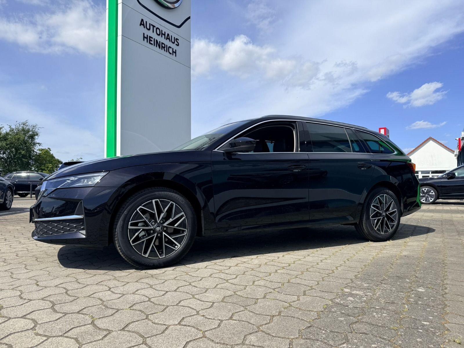 Fahrzeugabbildung SKODA Octavia Combi Balance 1.5TSI DSG*360°Cam*Alcanta