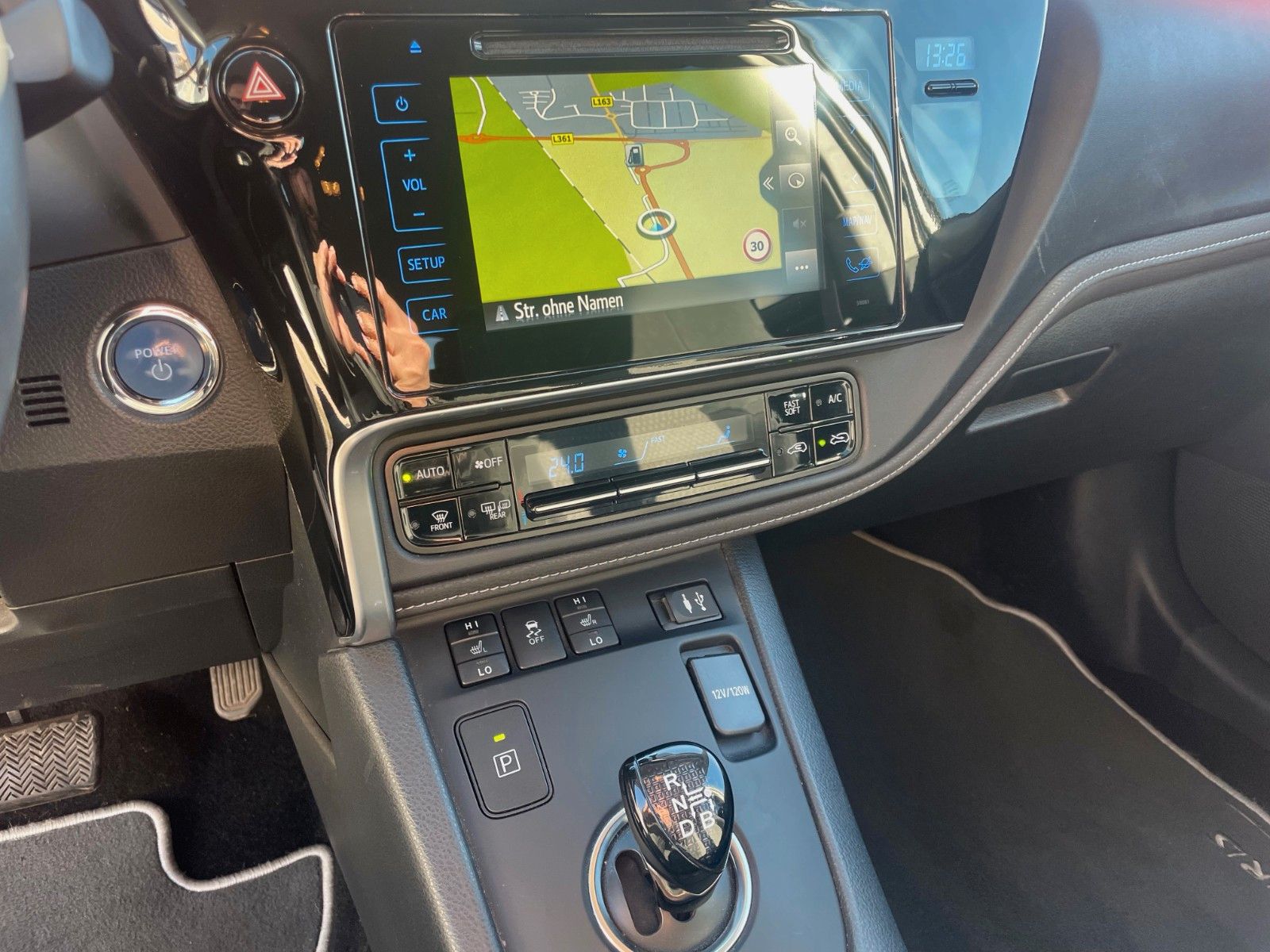 Fahrzeugabbildung Toyota Auris Touring Sports Hybrid Team D Navi AHK Kam