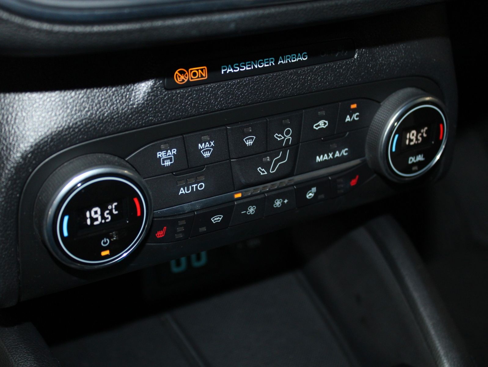 Fahrzeugabbildung Ford Focus Active Turnier LED NAVI WinterPaket uvm.