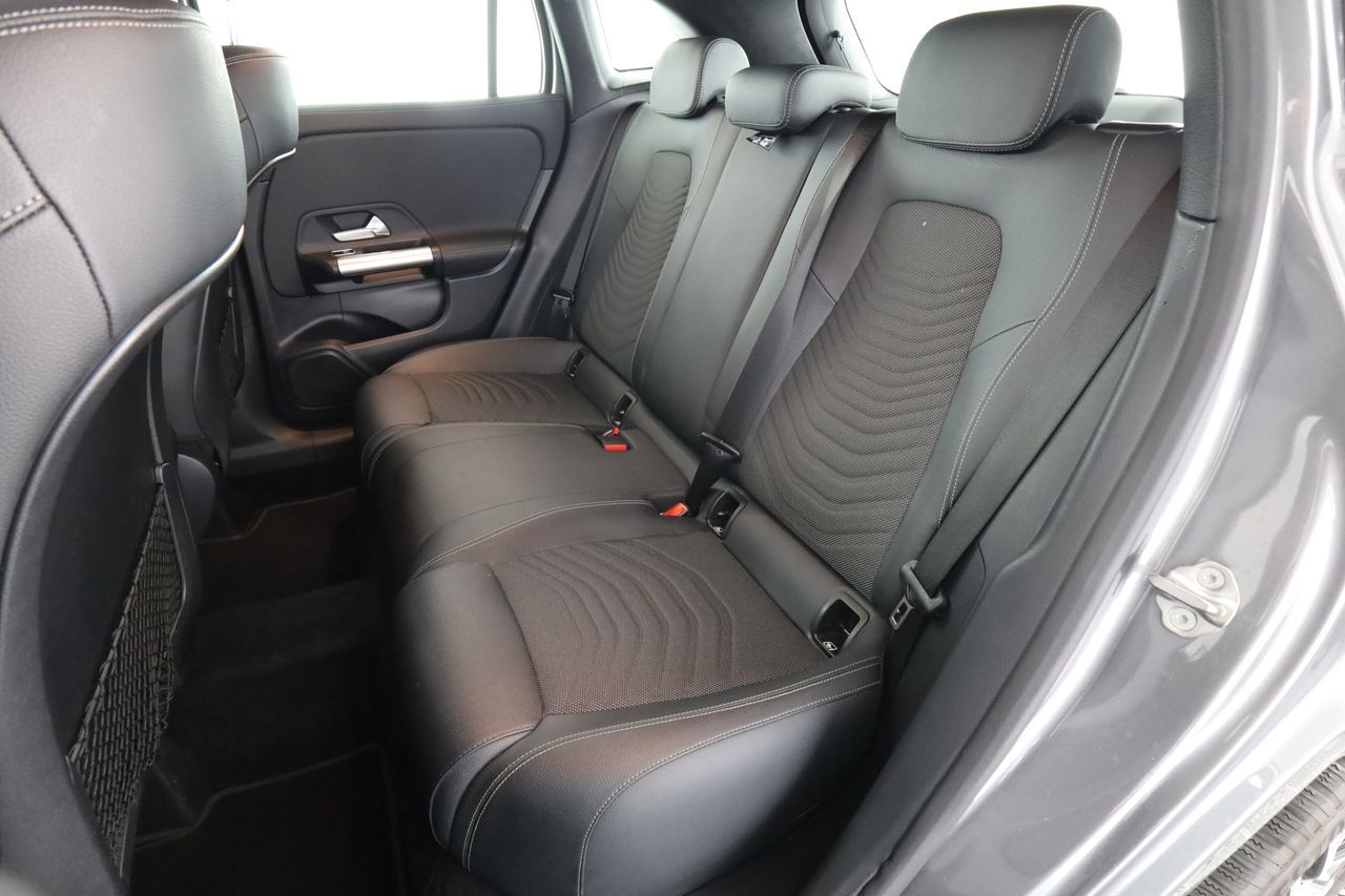 Mercedes-Benz MERCEDES Classe GLA (H247) GLA 220 d Automatic 4 imagem 3