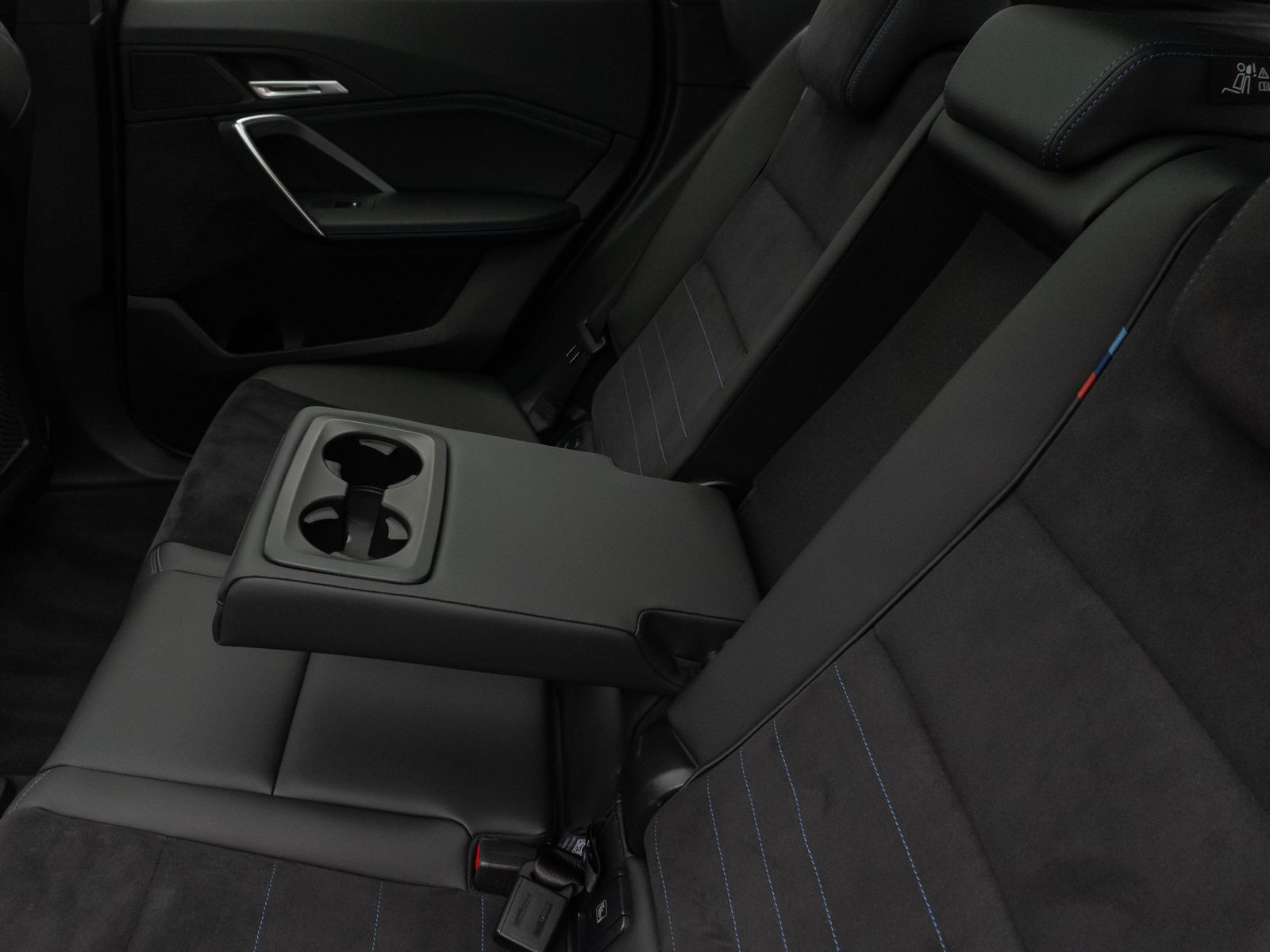 Fahrzeugabbildung BMW iX1 xD30 M Sport Panoram 360°HUD DAB AHK Komfort