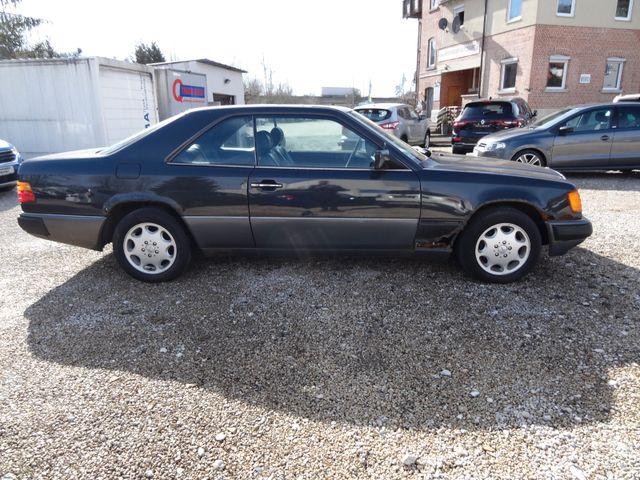Fahrzeugabbildung Mercedes-Benz E 220 Coupe/Leder/2.Hand/Schiebedach/