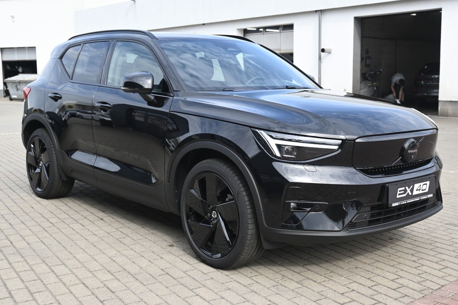 Fahrzeugabbildung Volvo EX40 Ultra Black Edt Single Motor Extended Range