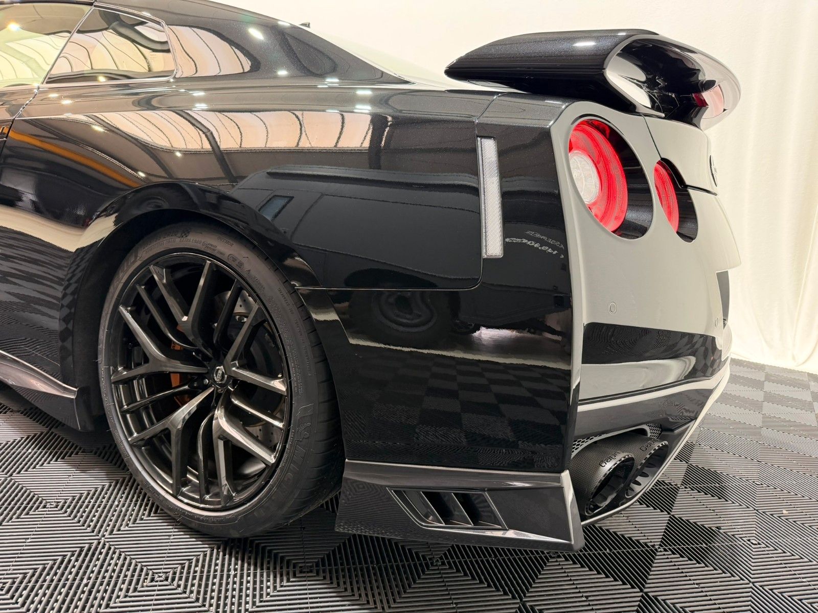 Fahrzeugabbildung Nissan GT-R Prestige Edition / S.heft Nissan Brömmler