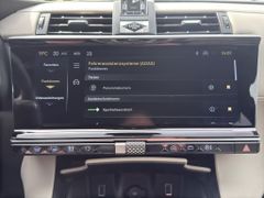 Fahrzeugabbildung DS Automobiles DS 7 BlueHDI 130 EAT8 Étoile Opera Hellgrau