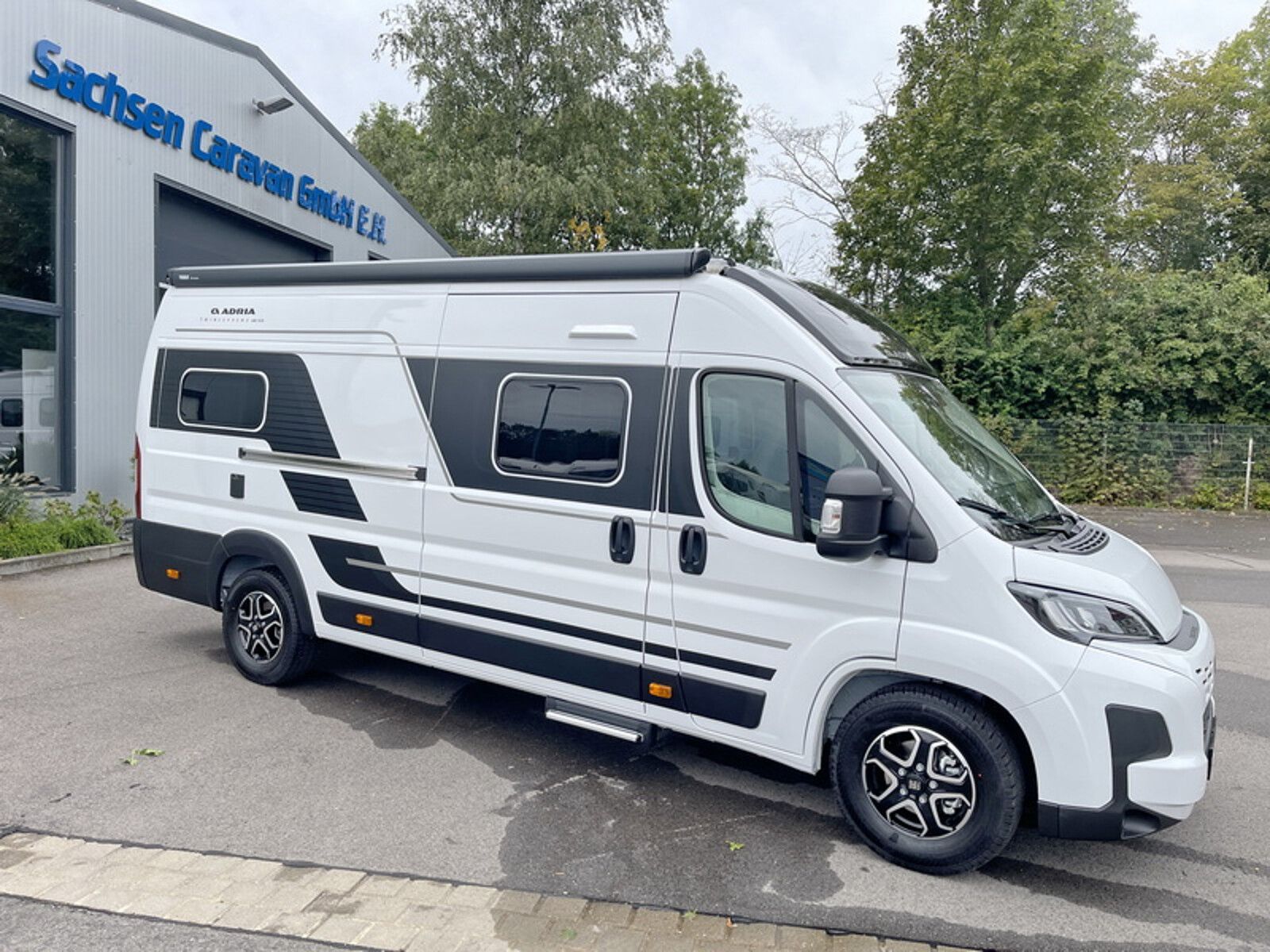 Fahrzeugabbildung Adria Twin Edition 640 SGX Windschutzscheibe beheizt
