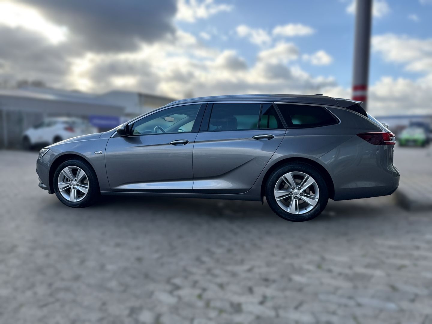 Fahrzeugabbildung Opel Insignia B INNOVATION INSIGNIA 1.5 Sports Tourer
