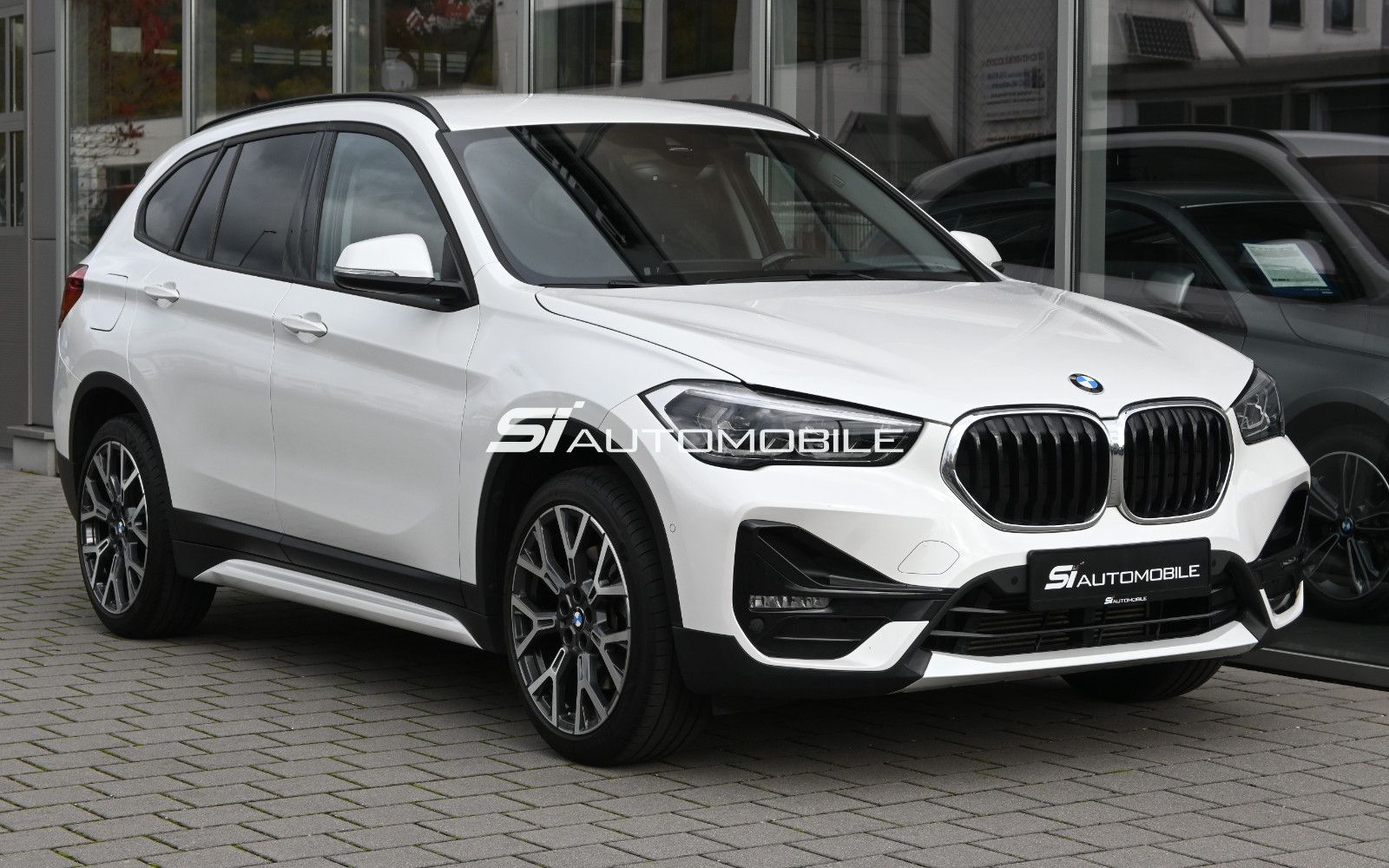 Fahrzeugabbildung BMW X1 xDr. 20d Sport Line °ACC°AHK°HEAD-UP°KAMERA°