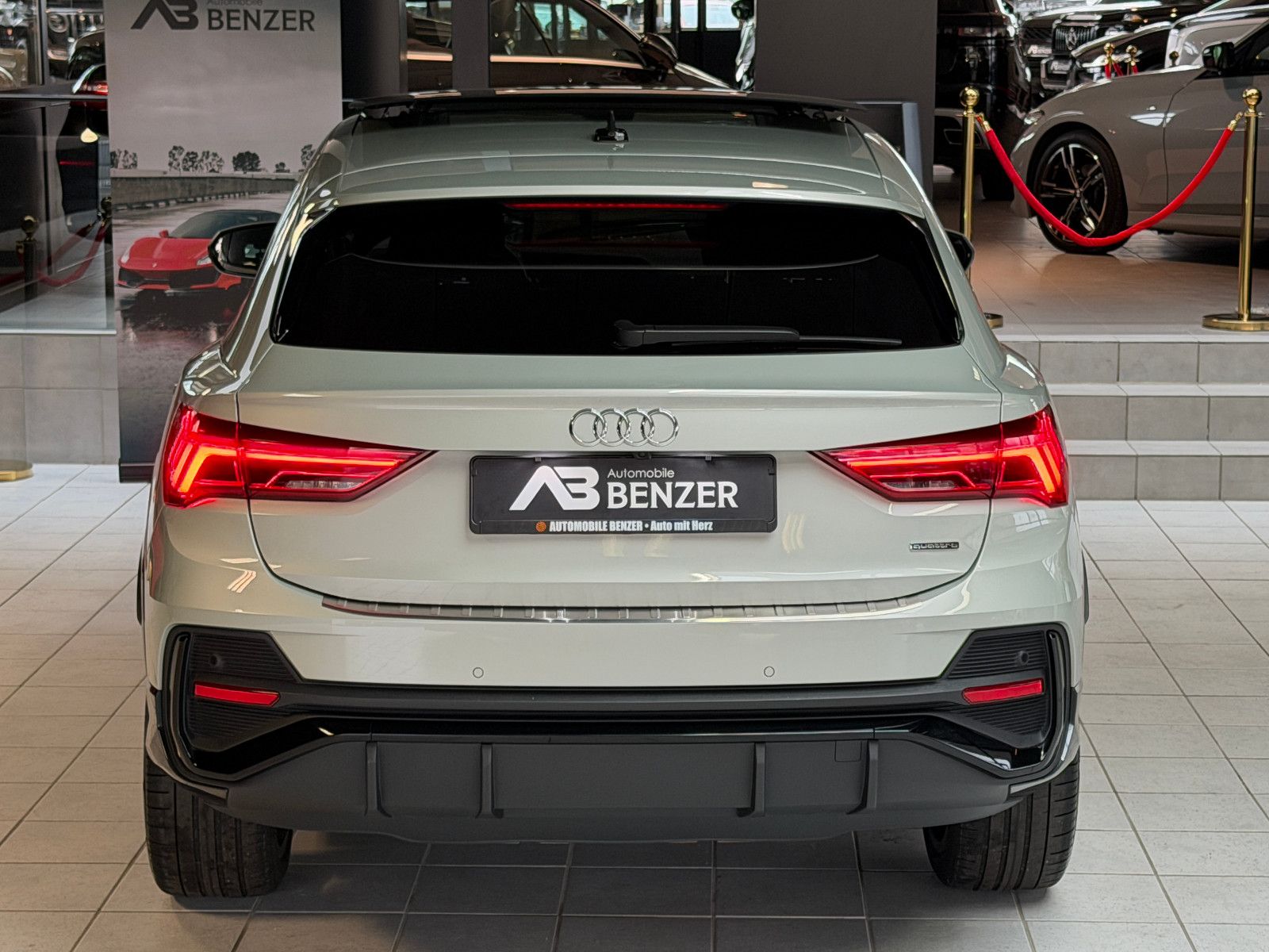 Fahrzeugabbildung Audi Q3 Sportback 45 TFSI quattro S line/PANORAMA/