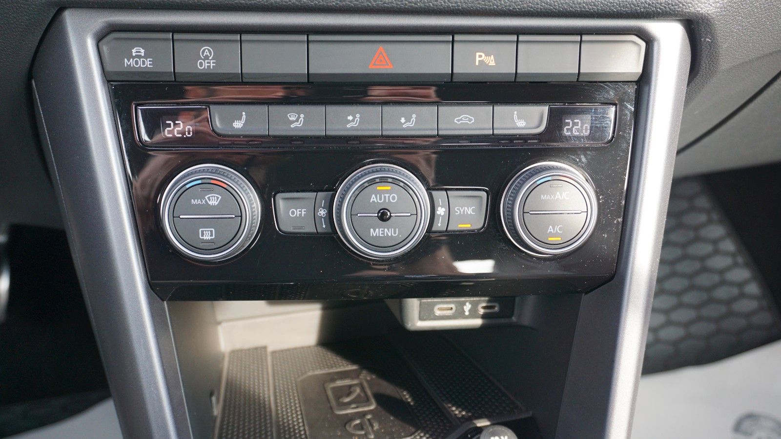 Fahrzeugabbildung Volkswagen T-Roc Cabriolet R-Line,Navi,DCC, DAB+,OPF, ALS,