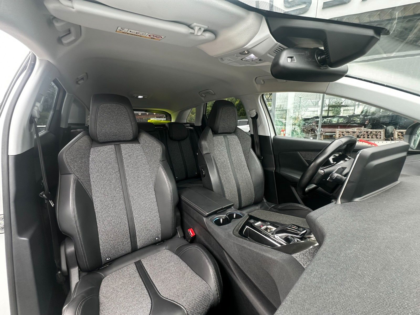 Fahrzeugabbildung Peugeot 3008 Teilleder/ Navi/ Sitzhzg / PDC