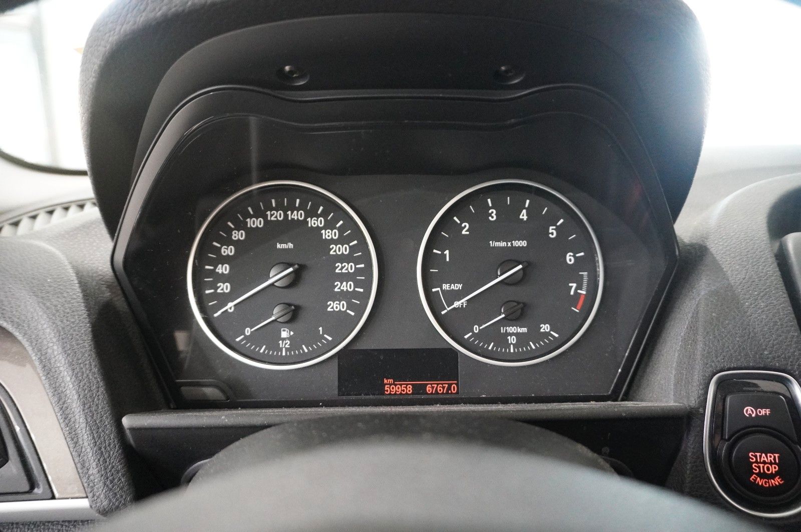 Fahrzeugabbildung BMW 220i COUPE SPORT LEDER/SHZ/PDC/USB/SCHIEBEDACH