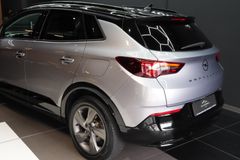 OPEL Grandland GS Line 1.6 T Hybrid 4x4*ACC*360*NAVI OPEL Grandland GS Line 1.6 T Hybrid 4x4*ACC*360*NAVI