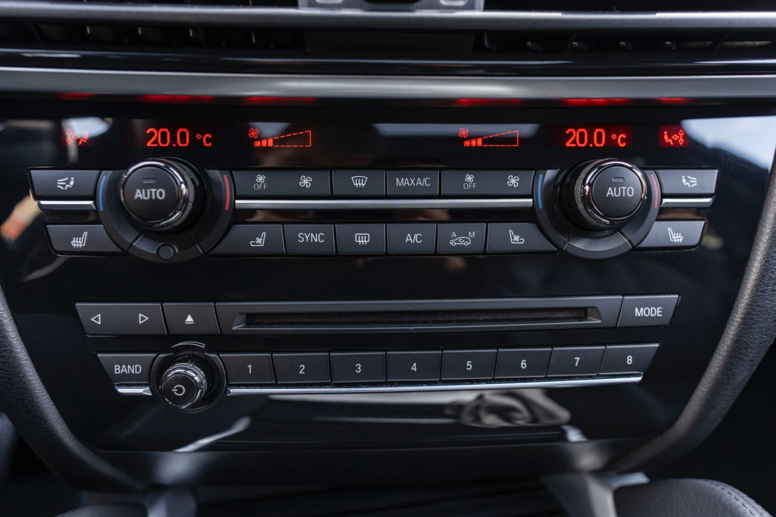 Fahrzeugabbildung BMW X6 xDrive35i M HUD H&K 360° LED TOTW PDC