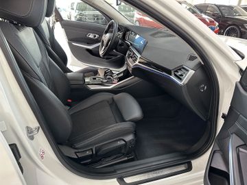 Fahrzeugabbildung BMW 320d Sport Line Stop&Go LiveCockpt+ Kamera HiFi