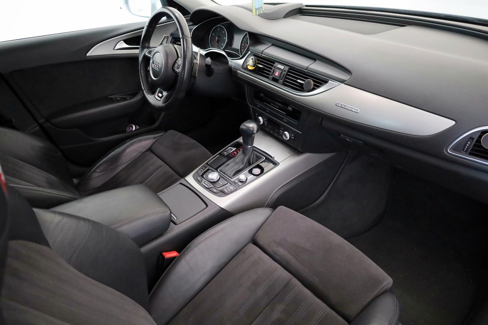 Fahrzeugabbildung Audi A6 Avant 3.0 TDI quattro S-Line,HUD,BOSE