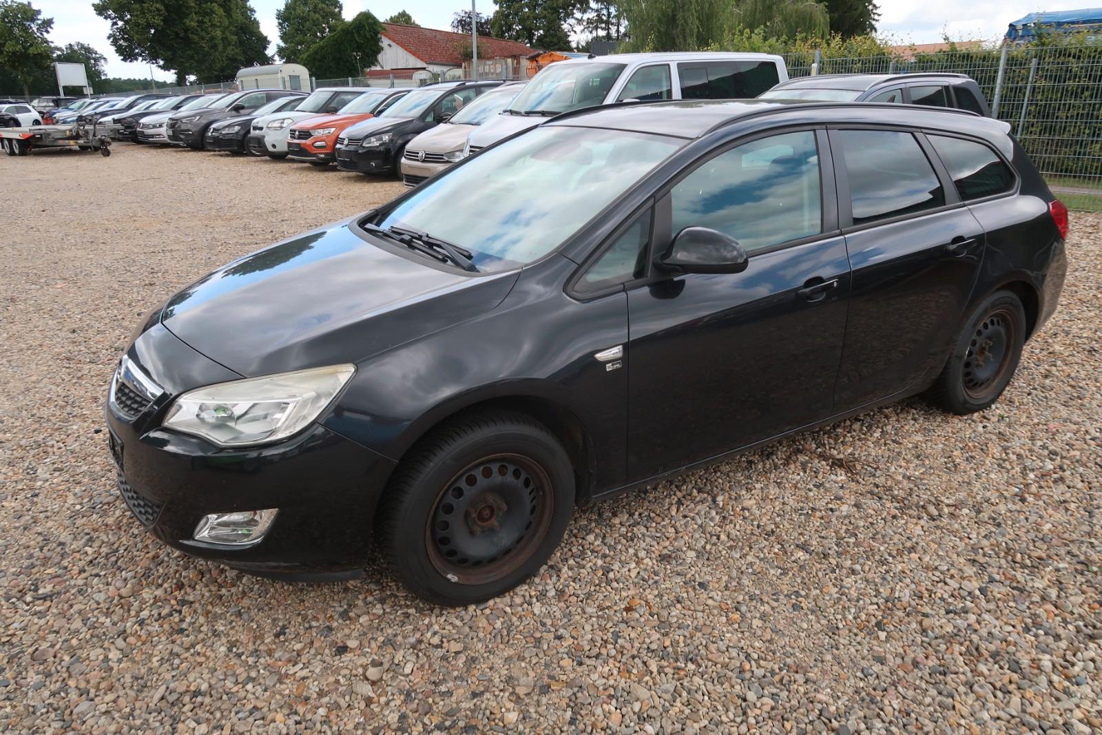 Opel Astra 2012 — interior