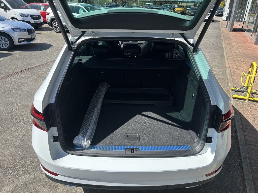 Fahrzeugabbildung SKODA Superb Combi 2.0 TDI DSG Sportline+Busin.Columbu