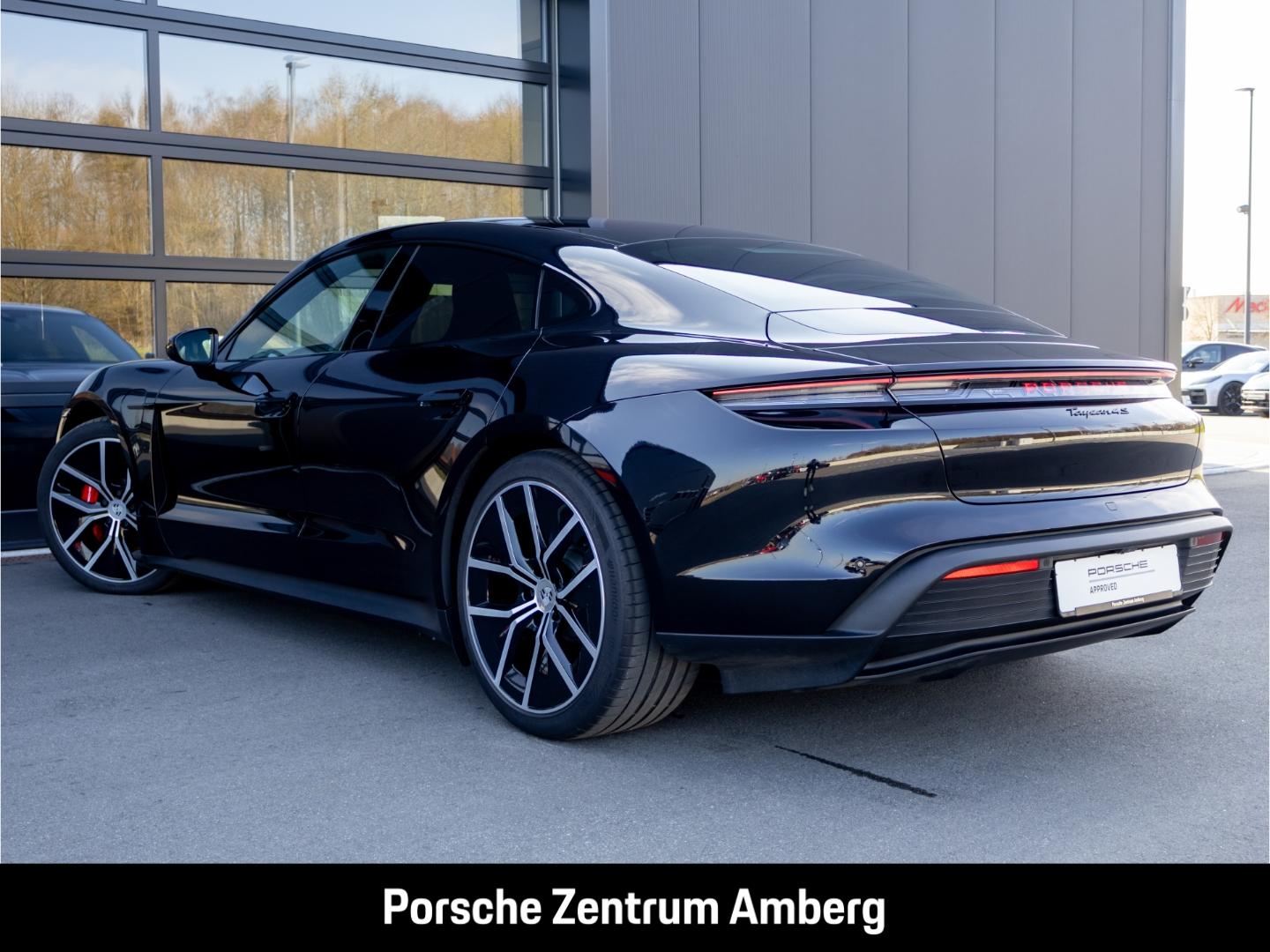Porsche Taycan 4S Panoramadach Rückfahrkamera LED-Matrix