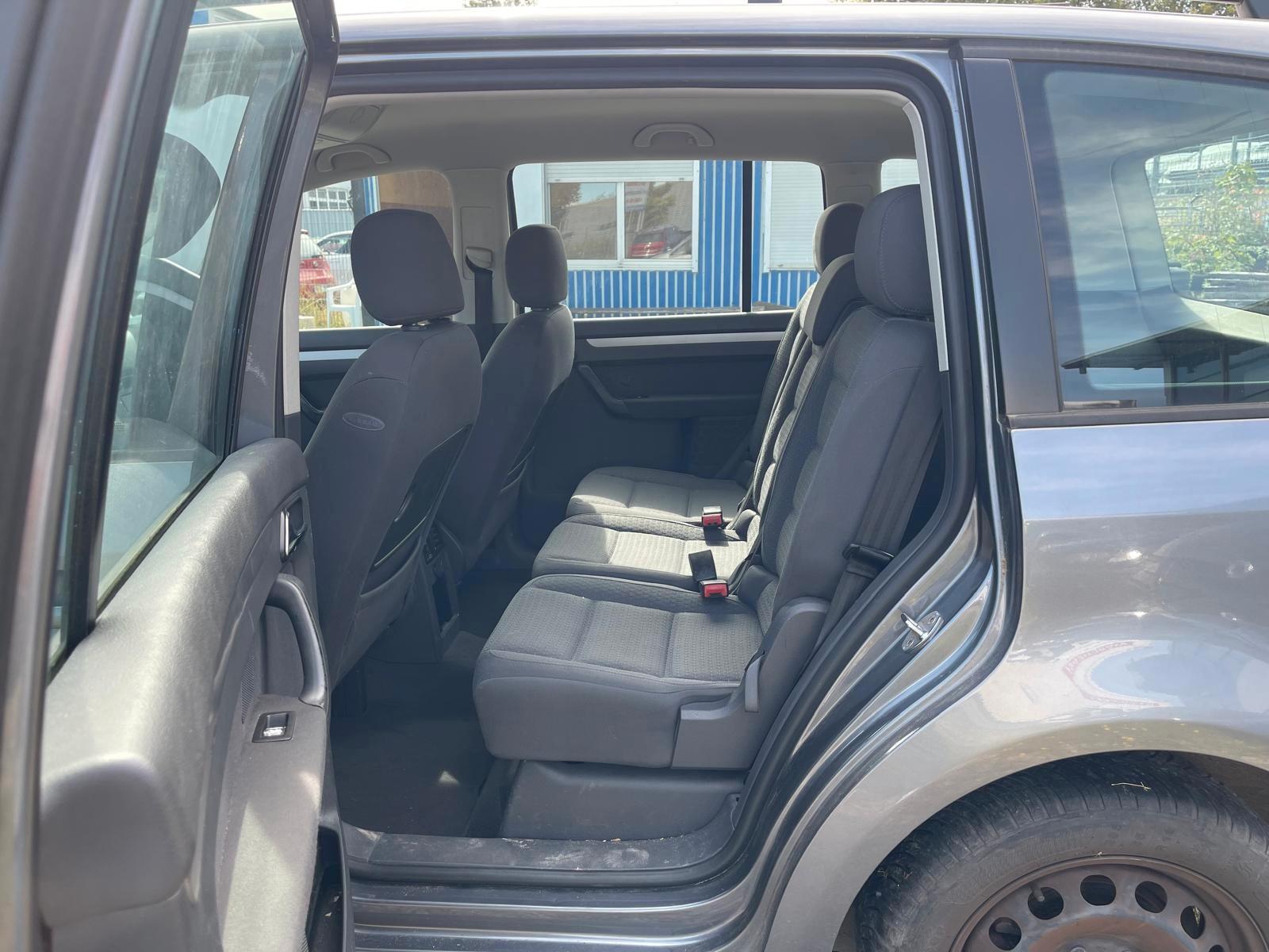 Volkswagen Touran 2004 — photo 13