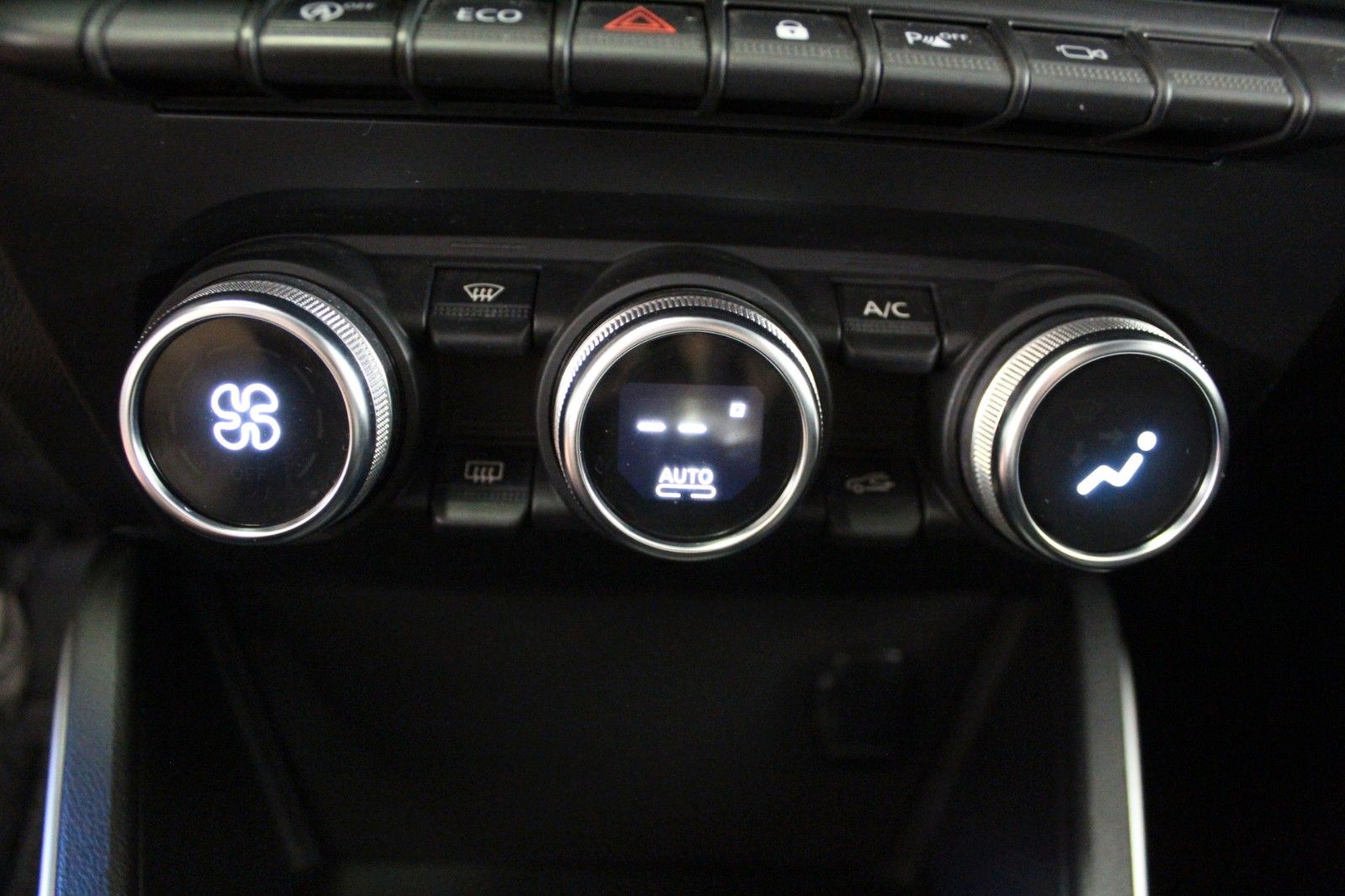 Fahrzeugabbildung Dacia Duster TCe130 *Anniversary Navi*Sitzhzg*Kamera