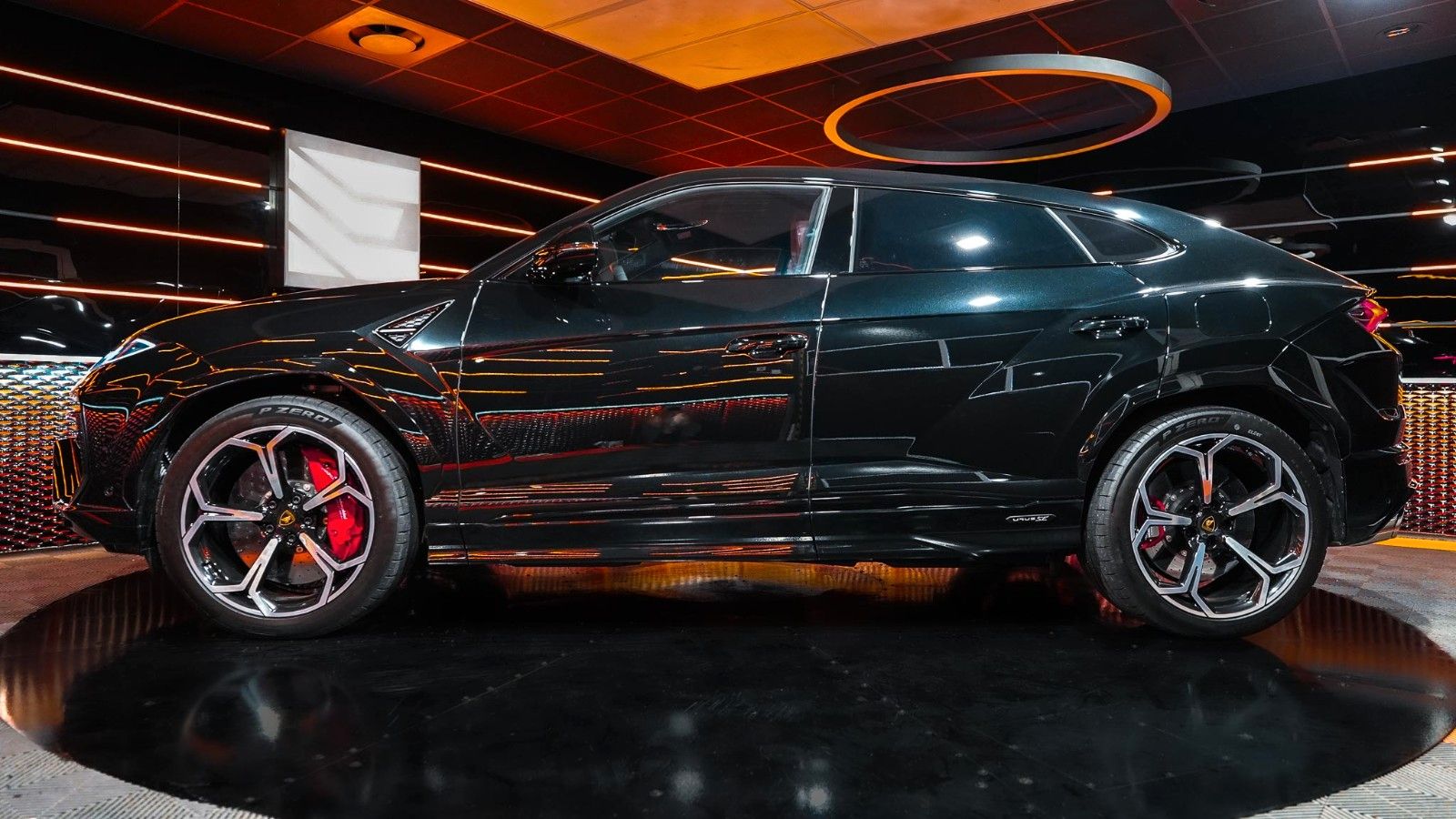 Lamborghini URUS SE*first hand*Sensonum*sunroof*ventilated imagem 2
