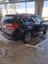 BMW X5 xDrive30d F15*LEDER*KAMERA*SOFTCL*PANO*AHK - BMW X5: Geländewagen