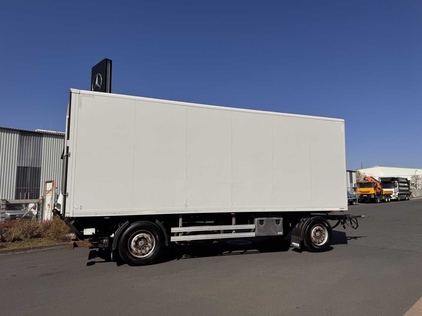 Fahrzeugabbildung Andere Junge AASK18P037 LBW Bär (2.000kg)