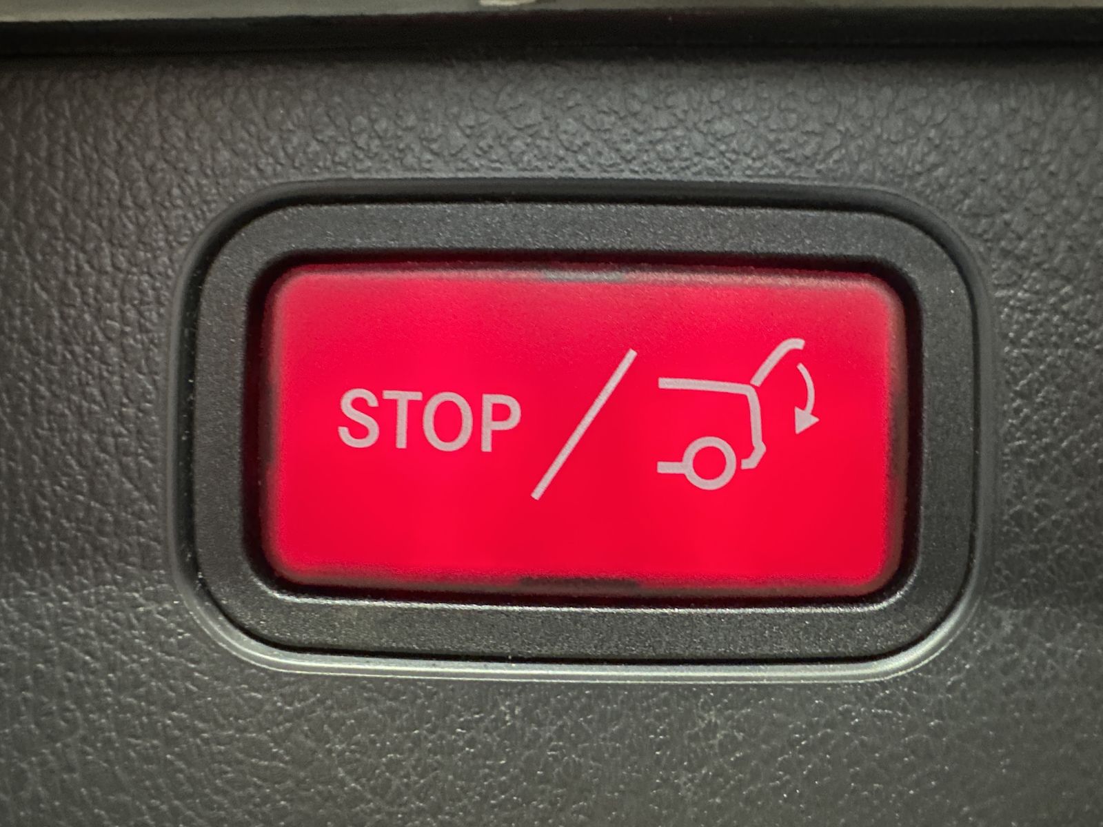 Fahrzeugabbildung Mercedes-Benz C 220d T Avantgarde NAV+LED+VC+360°+HUD+CARPLAY